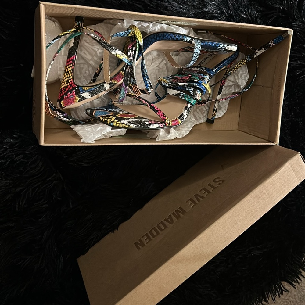 Steve Madden snake skin shoes - Picture 4 of 5